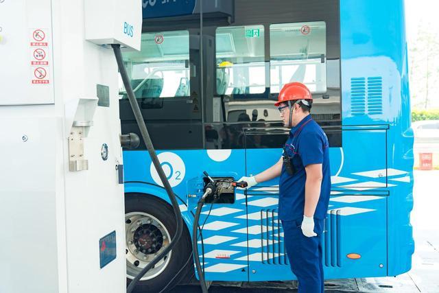 往返市區(qū)和港區(qū),嘉興市又上線一批氫能公交車.jpeg 往返市區(qū)和港區(qū),嘉興市又上線一批氫能公交車.jpeg