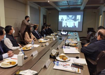 駐卡拉奇總領事李碧建出席中國企業(yè)承包巴基斯坦信德省綠色氫能項目諒解備忘錄簽字儀式.jpg 駐卡拉奇總領事李碧建出席中國企業(yè)承包巴基斯坦信德省綠色氫能項目諒解備忘錄簽字儀式.jpg