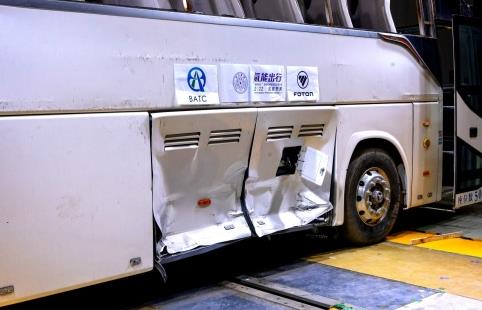 歐輝氫燃料客車通過國內首次碰撞試驗,“護奧”實力贏得了央視的贊許!.jpg 歐輝氫燃料客車通過國內首次碰撞試驗,“護奧”實力贏得了央視的贊許!.jpg
