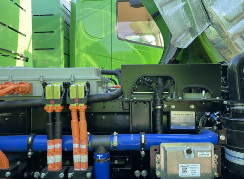 廣州市黃埔區,準備投入使用的新能源卡車上的氫燃料電池發動機.jpg 廣州市黃埔區,準備投入使用的新能源卡車上的氫燃料電池發動機.jpg