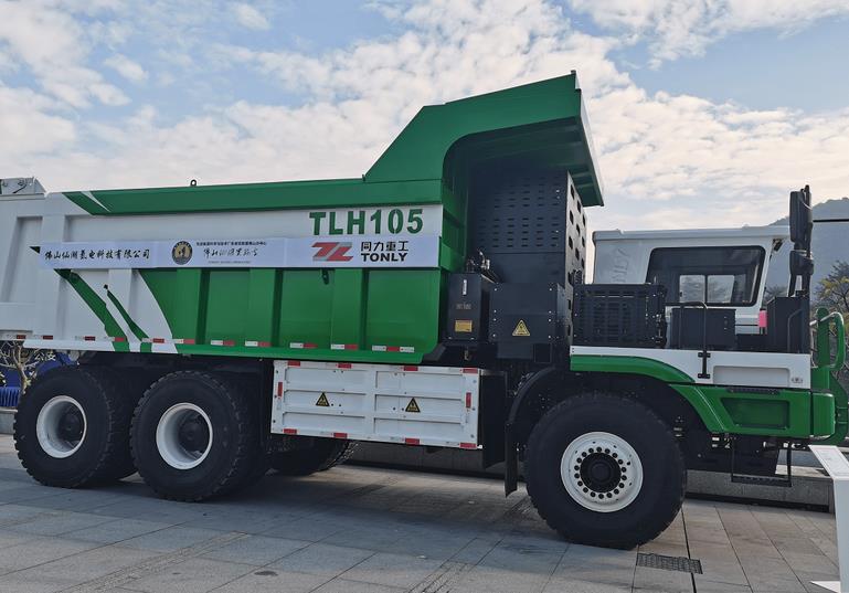 氫燃料電池“巨無霸”重卡出圈.jpg 氫燃料電池“巨無霸”重卡出圈.jpg