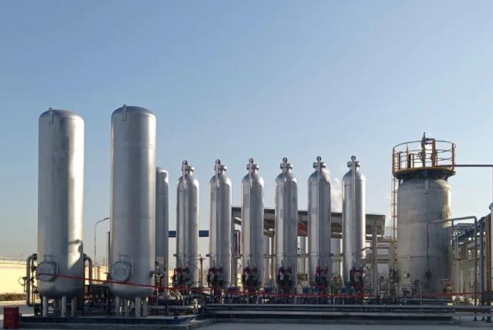 華北石化2000Nm3/h(標(biāo)立方每小時(shí))燃料電池氫撬裝項(xiàng)目.jpg 華北石化2000Nm3/h(標(biāo)立方每小時(shí))燃料電池氫撬裝項(xiàng)目.jpg