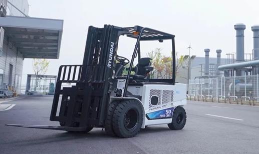 搭載現(xiàn)代摩比斯氫燃料電池動(dòng)力組的叉車.jpg