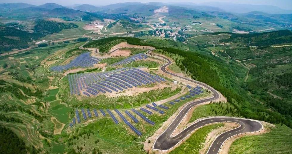 安丘利用荒山灘涂等資源,大力發(fā)展光伏發(fā)電 攝影:馬連凱.jpg 安丘利用荒山灘涂等資源,大力發(fā)展光伏發(fā)電 攝影:馬連凱.jpg