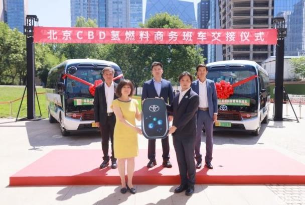 豐田氫燃料電池柯斯達成北京CBD商務班車，是冬奧會的退役車輛