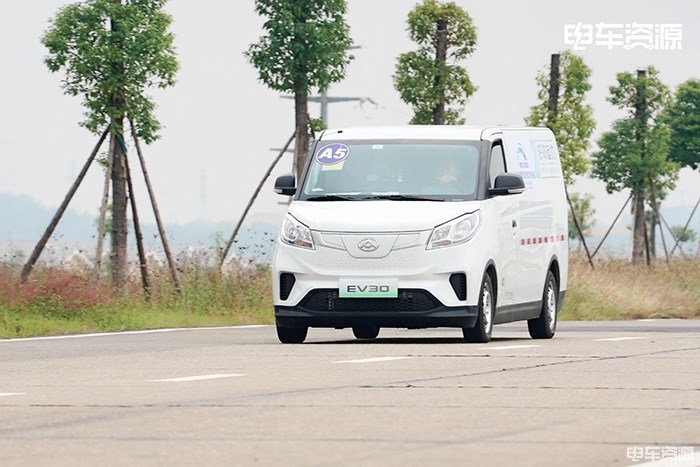 上汽大通MAXUS EV30 全能獎中面 銀獎.jpg