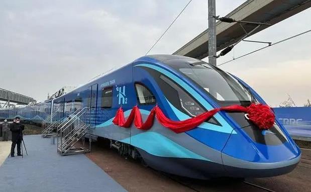 全球首列時速160公里的氫能源市域列車在成都中車下線.jpg