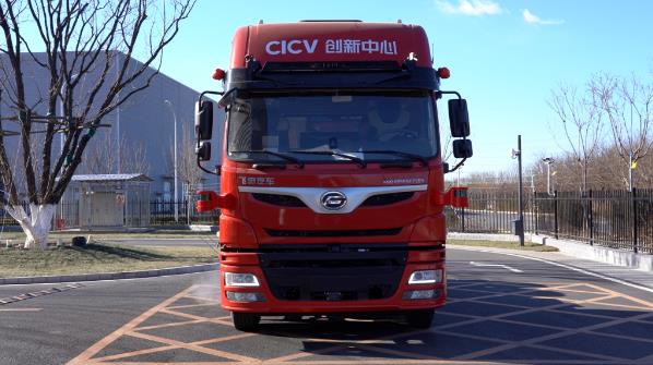 飛馳科技聯(lián)合國(guó)汽智聯(lián)發(fā)布國(guó)內(nèi)首臺(tái)L4級(jí)自動(dòng)駕駛氫燃料電池重卡.jpg