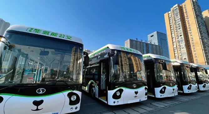 東方氫能攜氫燃料電池公交車進(jìn)軍“河西氫走廊”.jpg