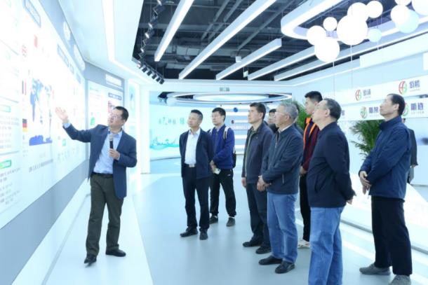中核集團戰略咨詢委委員調研國氫科技.jpg
