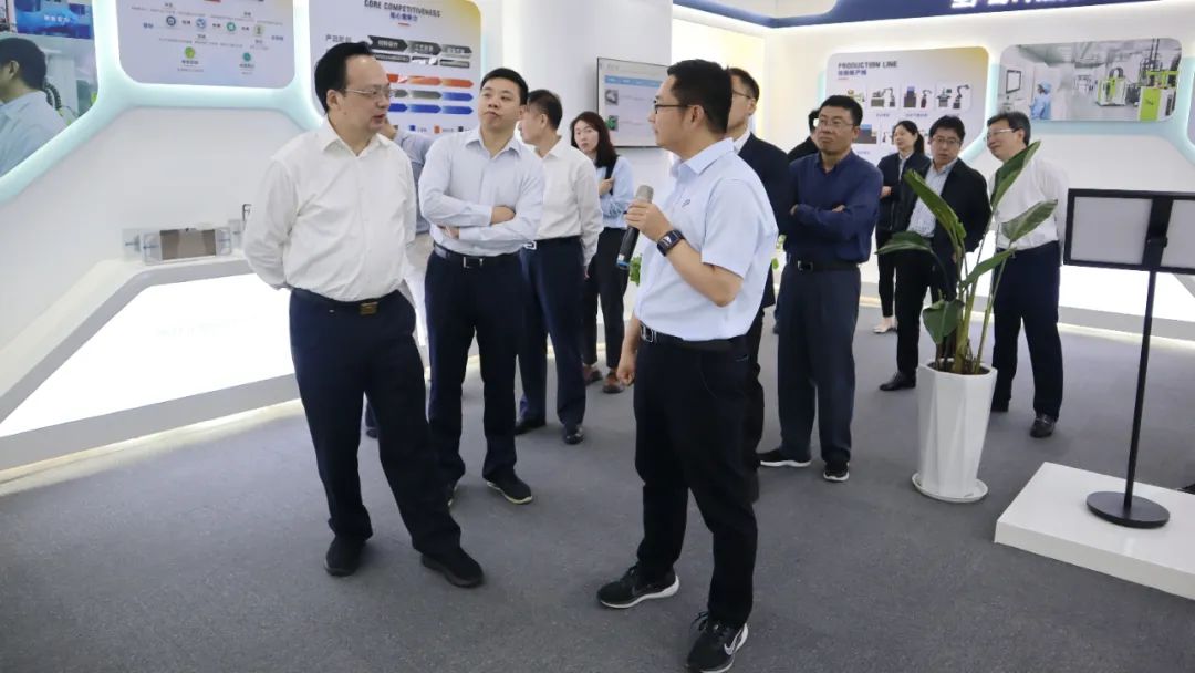 江蘇省發改委副主任高清一行調研常州翊邁.jpg 江蘇省發改委副主任高清一行調研常州翊邁.jpg