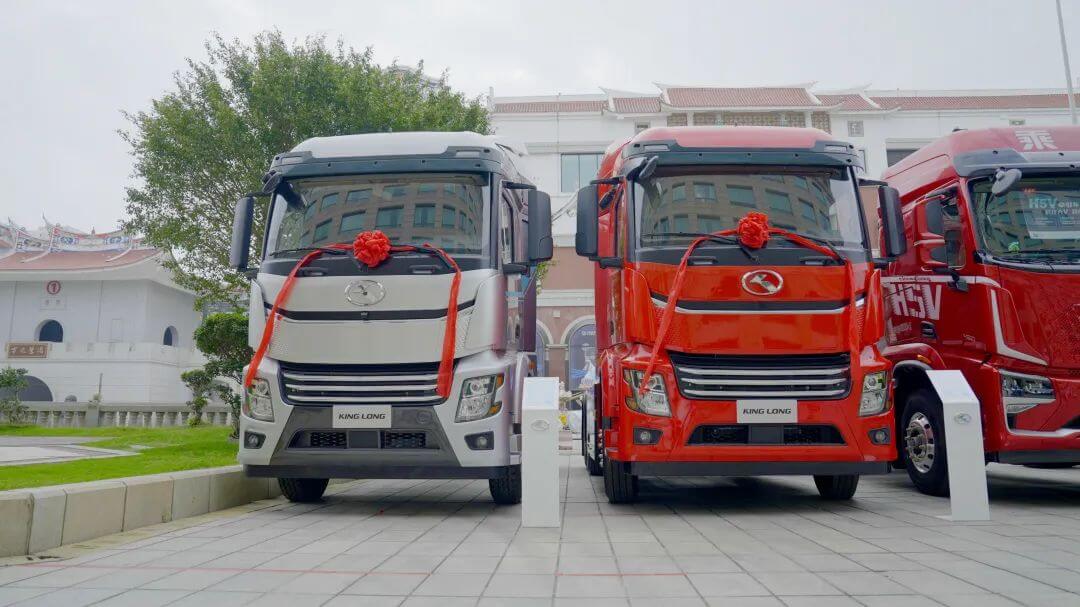 金龍攜新款商用車驚艷亮相.jpg