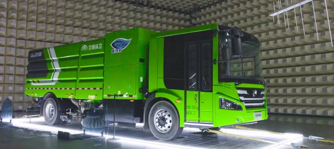 “氫”裝上陣!宇通環衛氫燃料車亮相鄭州新能源汽車展3.jpg