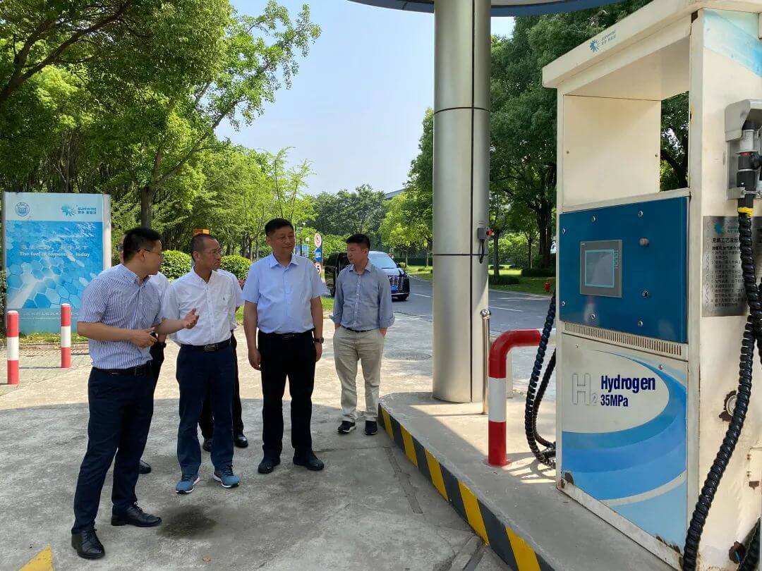 中石油集團規劃總院院長徐英俊一行蒞臨安亭加氫站調研指導-2.jpg