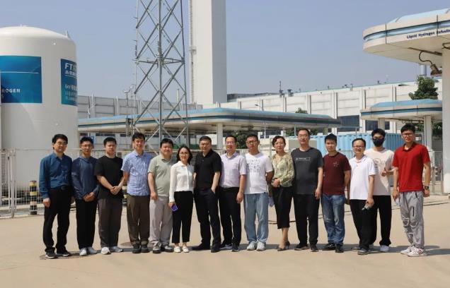 國(guó)重液氫項(xiàng)目首席科學(xué)家、浙江大學(xué)張小斌教授一行蒞臨未勢(shì)能源.jpg