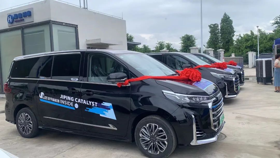 搭載捷氫科技產(chǎn)品的燃料電池商務(wù)車在南海啟動示范運營-1.jpg