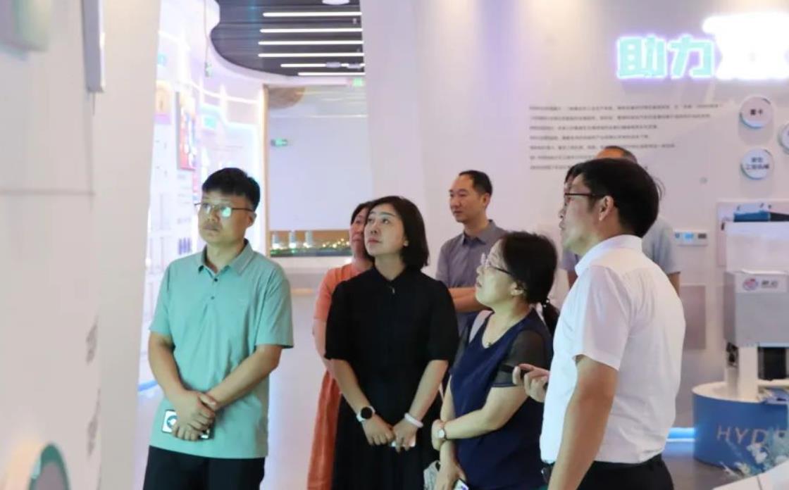 河南省工信廳汽車工業(yè)處副處長張玉棟一行蒞臨氫沄新能源調(diào)研-1.jpg